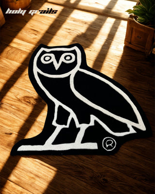 'Midnight Owl' Hand Tufted Rug On Floor