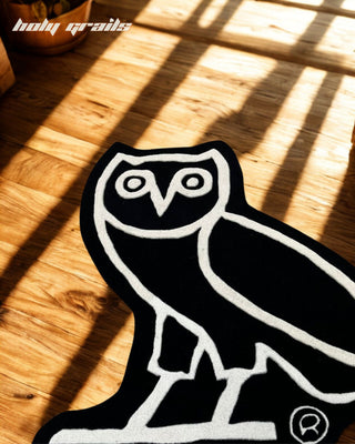 'Midnight Owl' Hand Tufted Rug On Floor Close